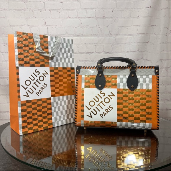 So Cute Tote made with a LOUIS VUITTON HOLIDAY ‘22 Lego Limited Edition Gift Bag - Picture 3 of 16